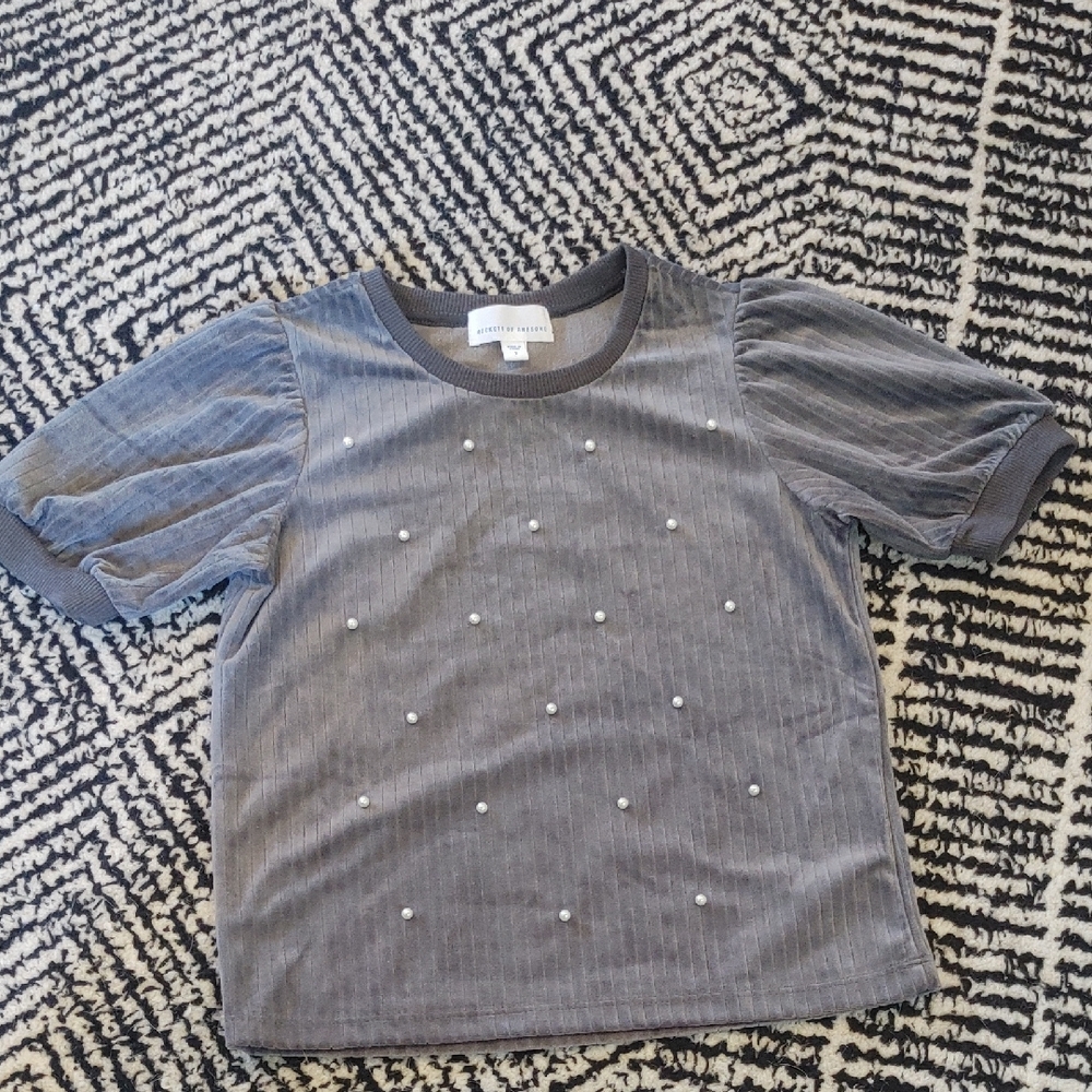 Gray Short Sleeve Tee with Crew Neck With Pearl Accents